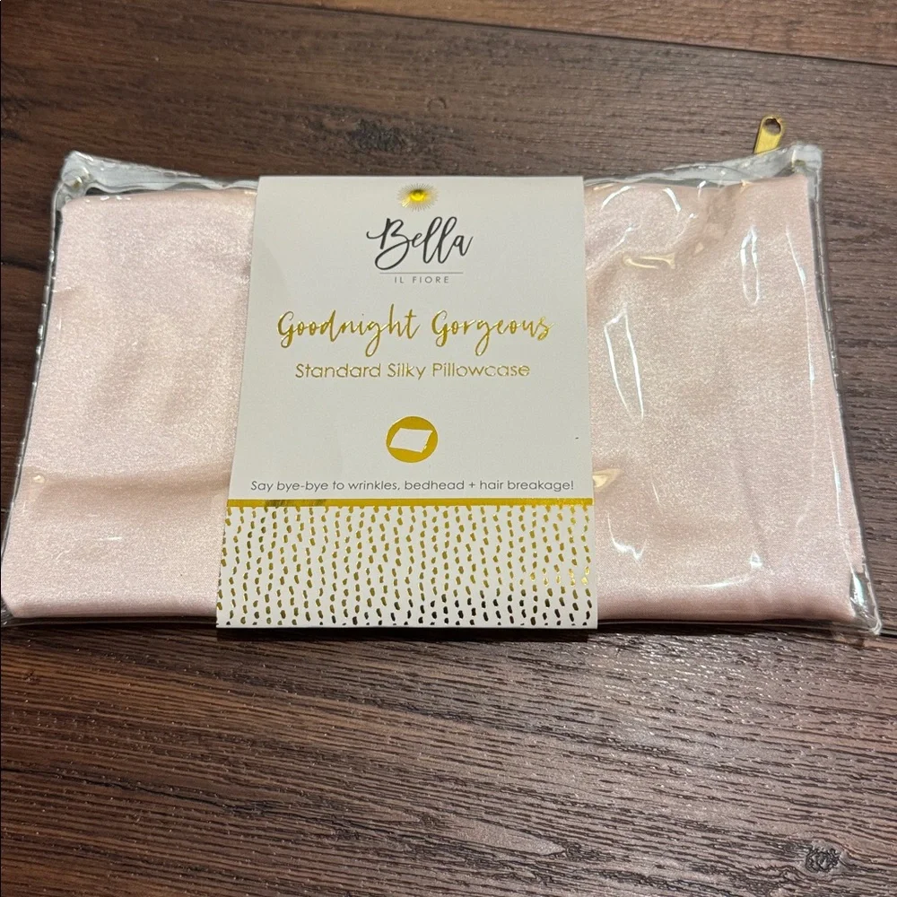 Bella Pink Standard Silky Pillowcase.Silk-like 100% Polyester fabric
